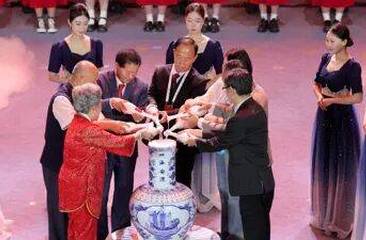 蔡康永该知道：与“台独”分子站台，国人零容忍！