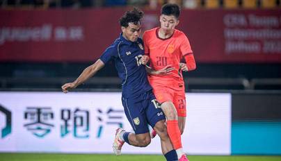 热身赛-国足0-0泰国 王钰栋尝试突破
