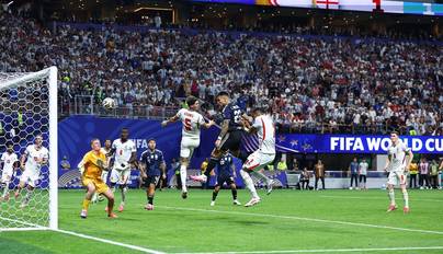 组图：世界杯-英格兰VS阿根廷 劳塔罗92分头槌绝杀