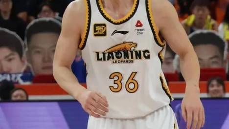 [流言板]东契奇人缝中送出直塞妙传海斯打成2+1，湖人13