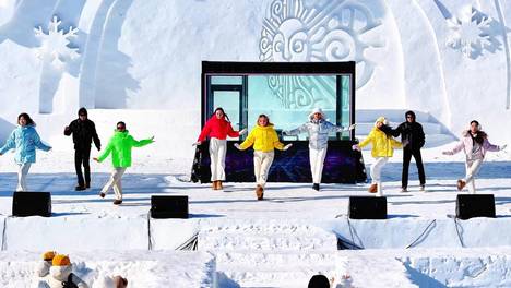 活力歌舞、雪地蹦迪轮番登场！太阳岛雪博会梦幻雪舞台精彩不断