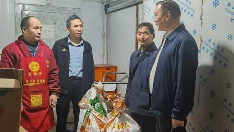 巴州区市场监管局驻村工作队急民之所急 快速破解农户农产品滞销难题