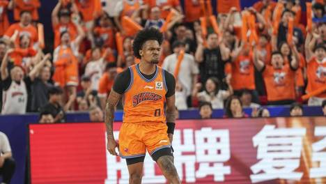 CBA-上海4-1广厦夺得总冠军 全队庆祝胜利