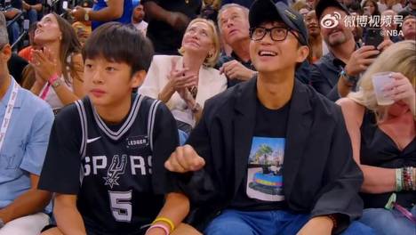 邓超带儿子等等现身NBA总决赛现场，眉眼神态高度复刻孙俪