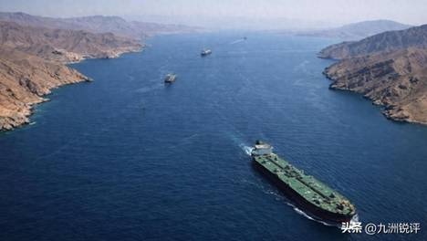 霍尔木兹海峡，美国两名飞行员被伊朗击落，美伊无人艇首次较量
