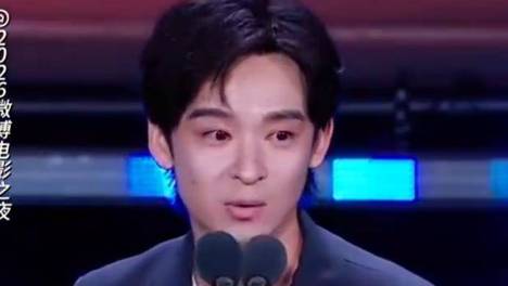 微博电影之夜变“求职现场”，董子健程潇公开喊话“最近很空”