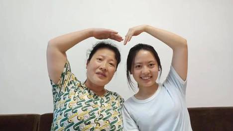 那个在床头放菜刀的女孩，因老师一句“跟我回家”改写了人生