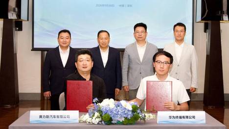 鸿蒙智行问界业务升级 余承东张兴海出席签约 华为与赛力斯达成新五年合作 共同升级问界业务推动品牌向上