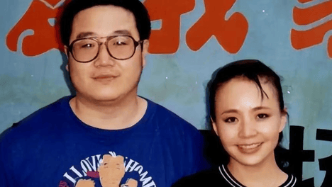 英达小儿子回应爸爸与巴图关系！从夫妻恩爱到愤怒手撕，他与宋丹丹的纠葛让人唏嘘！