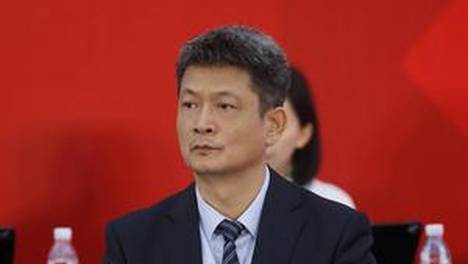 鹿晗cpu烧了半天把鞋子脱了