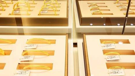 彩票店女老板整天吸二手烟血管堵90%