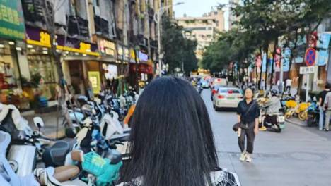 高中女生试岗私人影院遭强制猥亵：店方罚款两万客人拘留五天