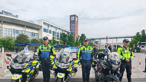 高考首日 郑州交警全力护航逐梦路