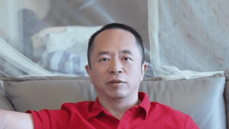 56岁周鸿祎攀岩时从3米高摔下，左膝发生粉碎性骨折