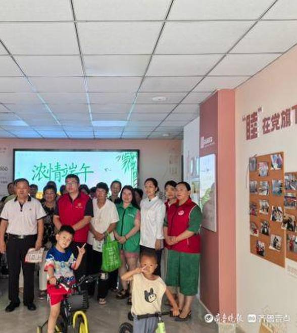 柳园街道和平社区开展“巧手裹青粽 共叙端午情”活动