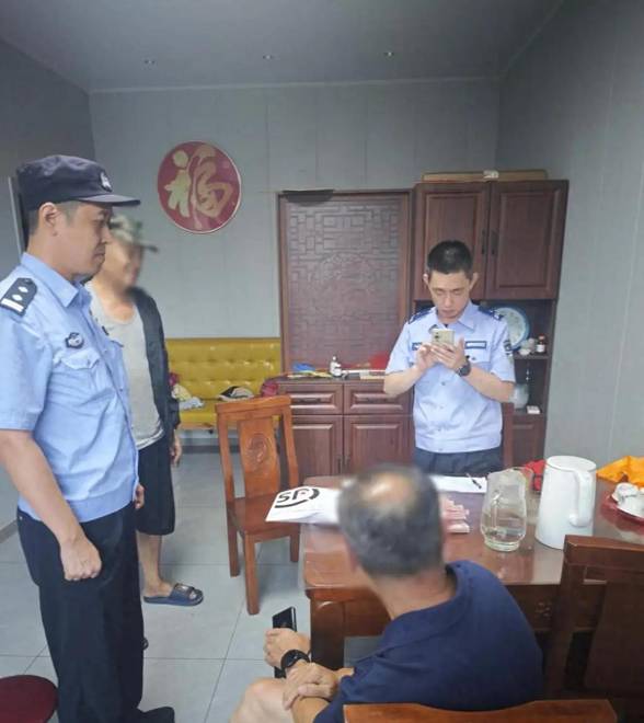 男子取八万现金跟网友“投资”，幸被崂山公安民警及时劝阻