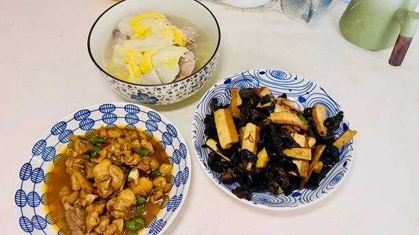 红烧，清炒，慢炖，丰富的午餐时间