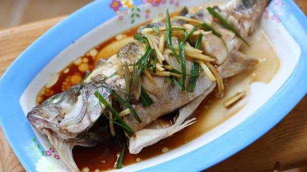 清蒸海鲈鱼：一蒸锁鲜，藏尽江南本味烟火