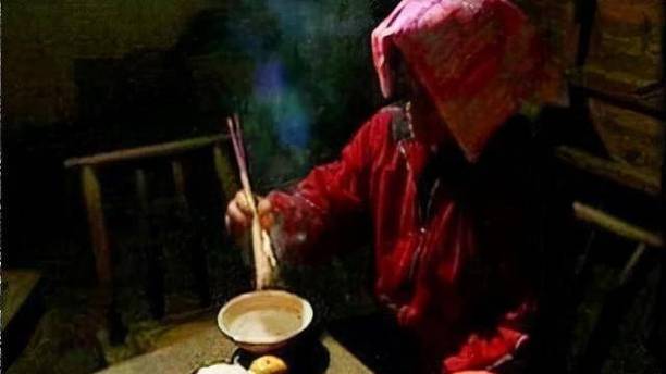 蛊究竟指的是什么？为什么历朝律法对养蛊的处罚如此严厉？