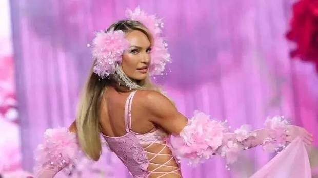 维密秀真壕：金小妹穿3.3亿胸衣