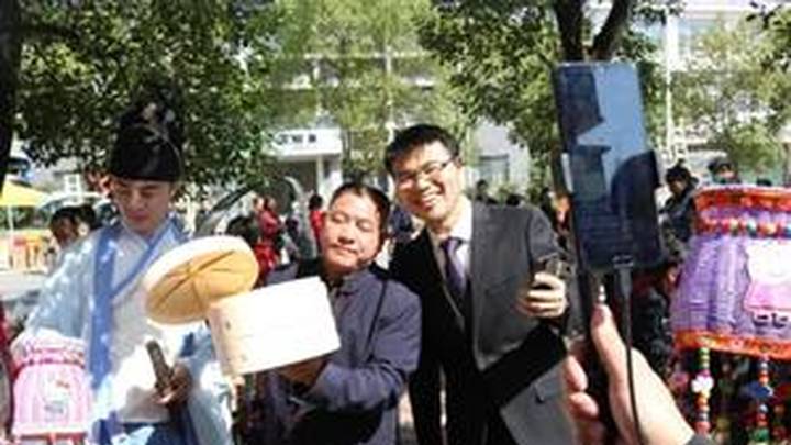清华县长谢淘又火了，你怎么看？