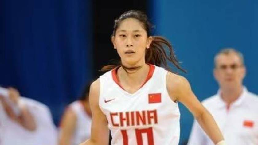 女篮头号美女隋菲菲，曾与王治郅传绯闻，如今47岁感情成谜