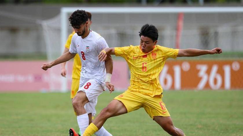 亚运-U23国足0-0战平伊朗 徐彬激烈拼抢