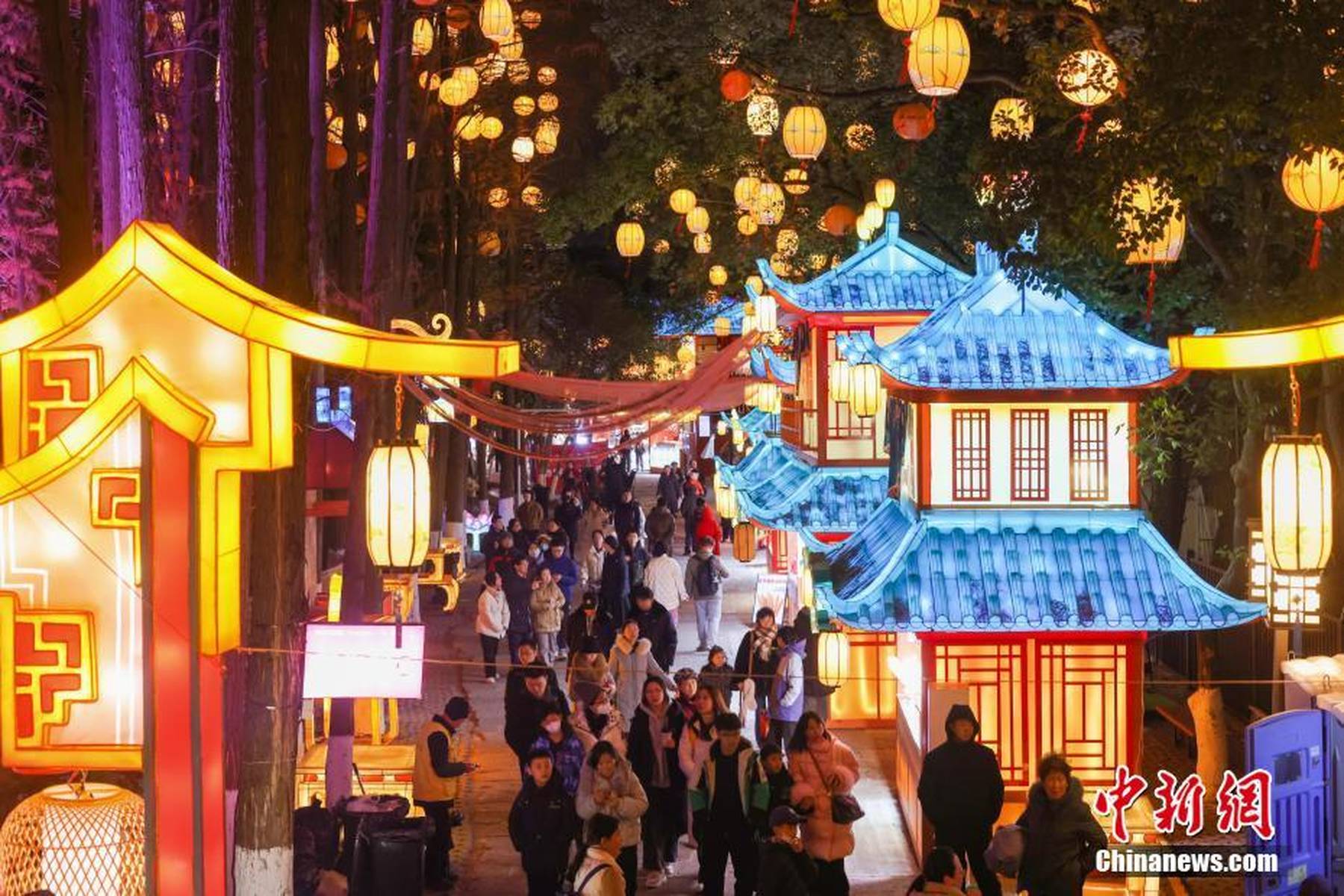 亮眼的年味儿!各地流光溢彩迎新春