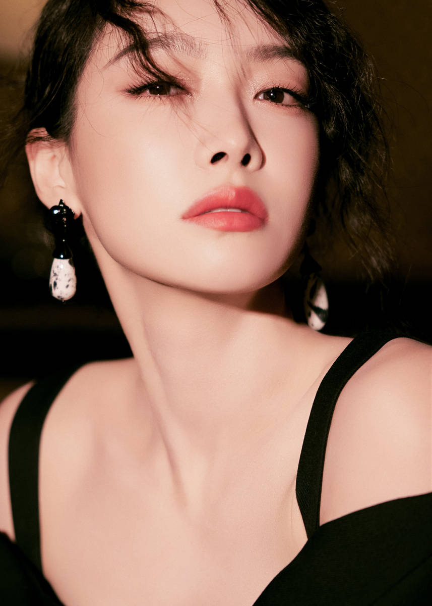 宋茜穿黑色蕾丝胸衣好性感 All Black造型又美又飒