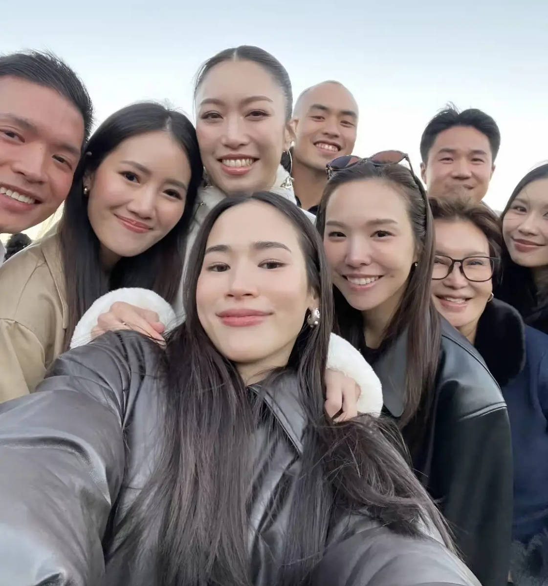 霍启仁在玉龙雪山举办婚礼 泰国妻子高挑美艳