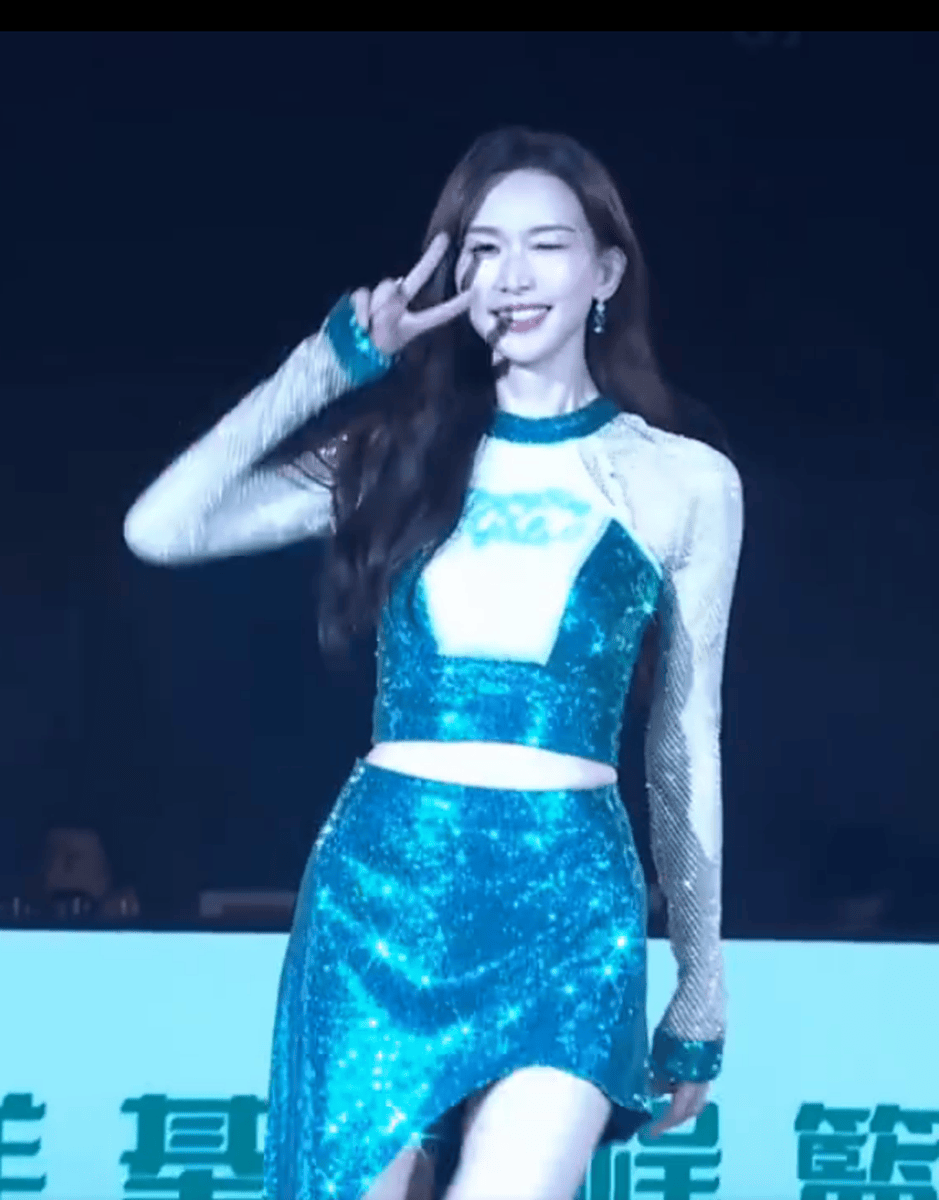 林志玲穿啦啦队服跳女团舞！身材苗条状态似少女