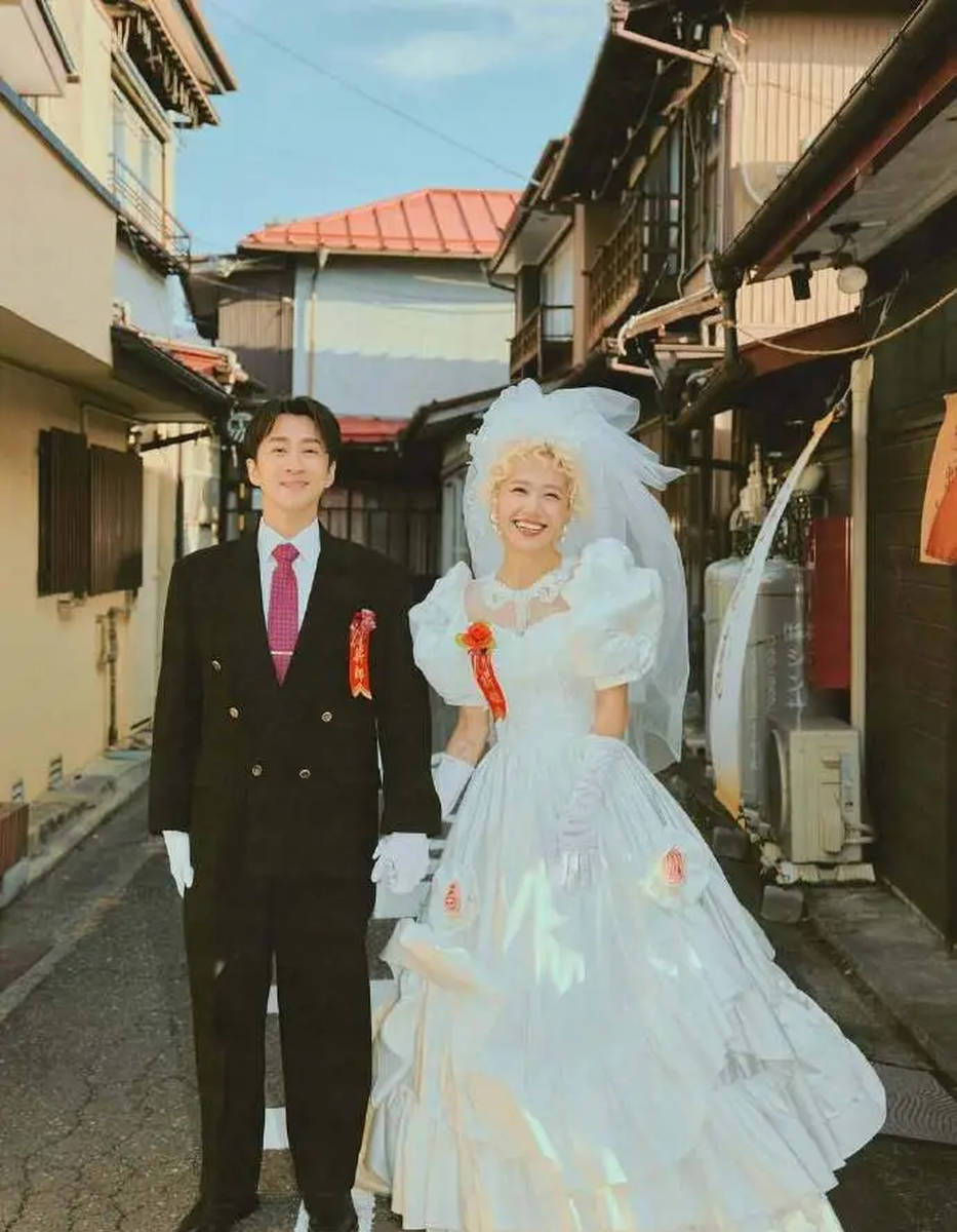 陈汉典lulu公开婚纱照 透露安排宾客名单很困难