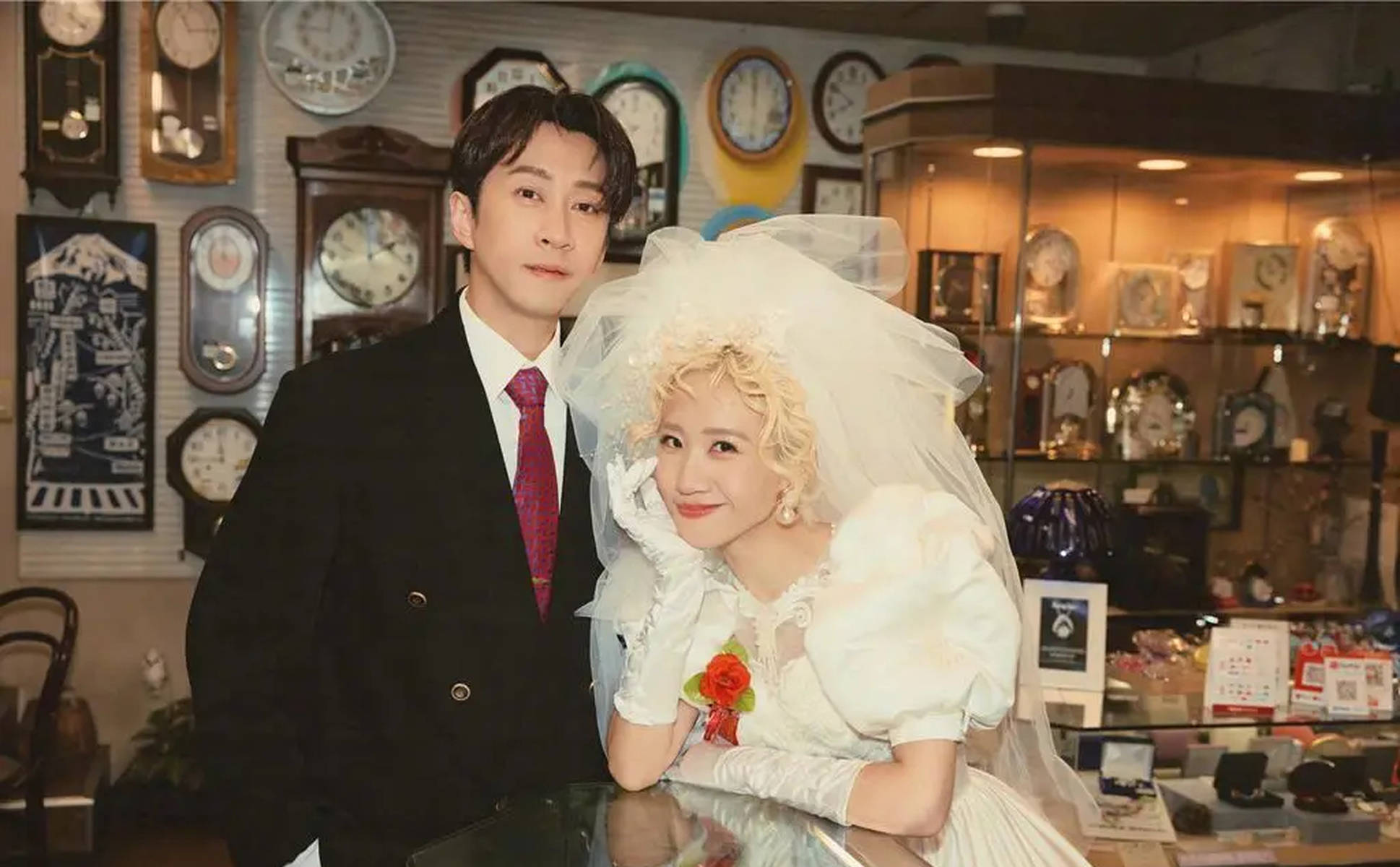 陈汉典lulu公开婚纱照 透露安排宾客名单很困难