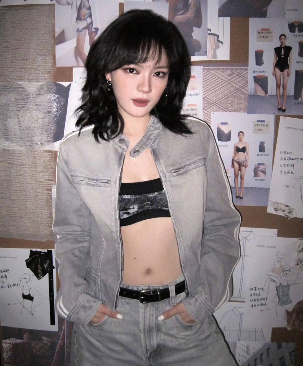 文淇穿露腰吊带甜酷兼具 神情清冷时尚张力十足