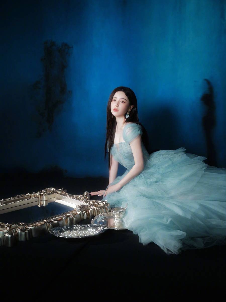 阚清子冰蓝色纱裙如深海精灵 朦胧间自带温柔仙气