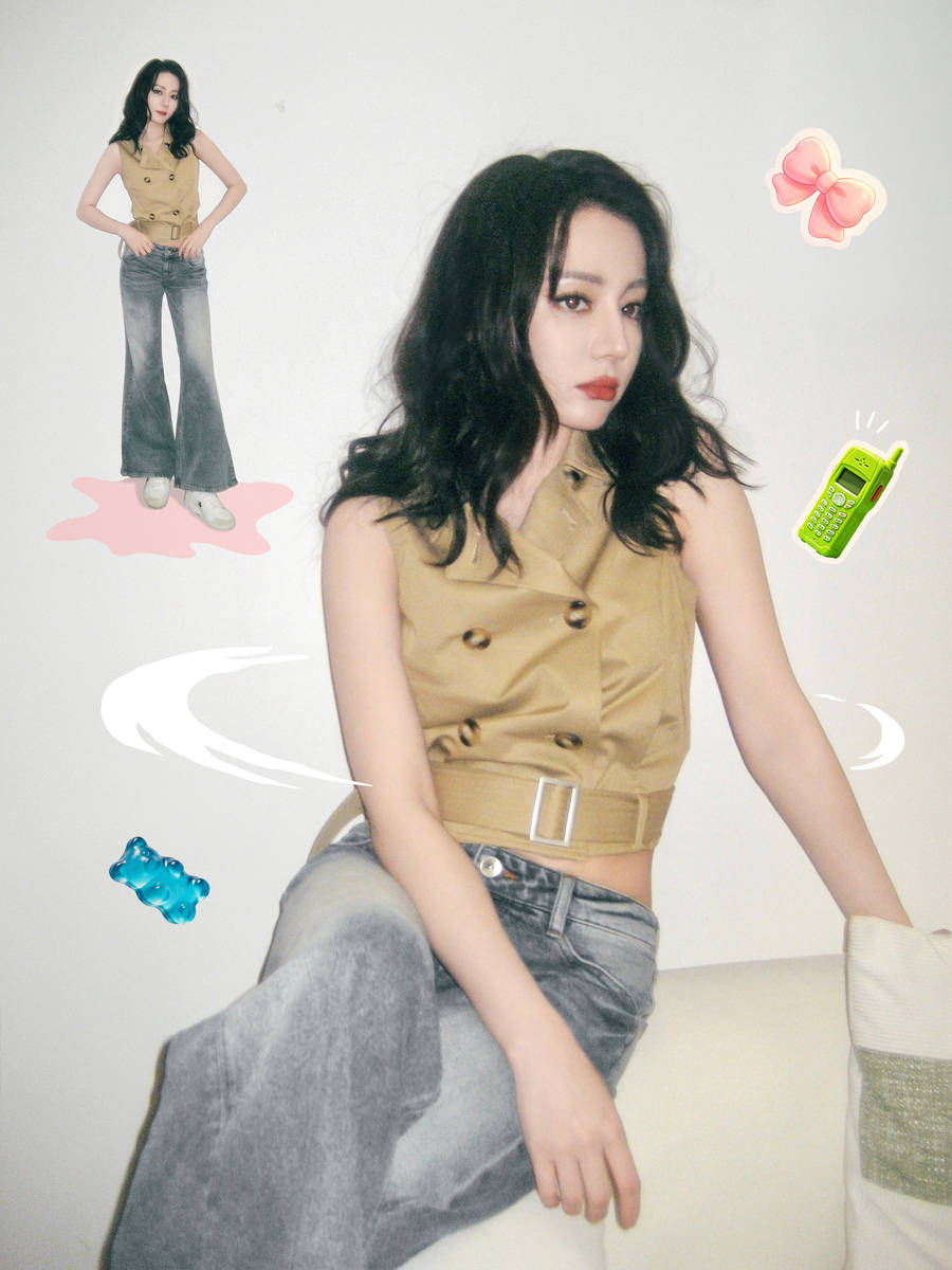 迪丽热巴美照俏皮可爱！嘟嘴wink少女感十足