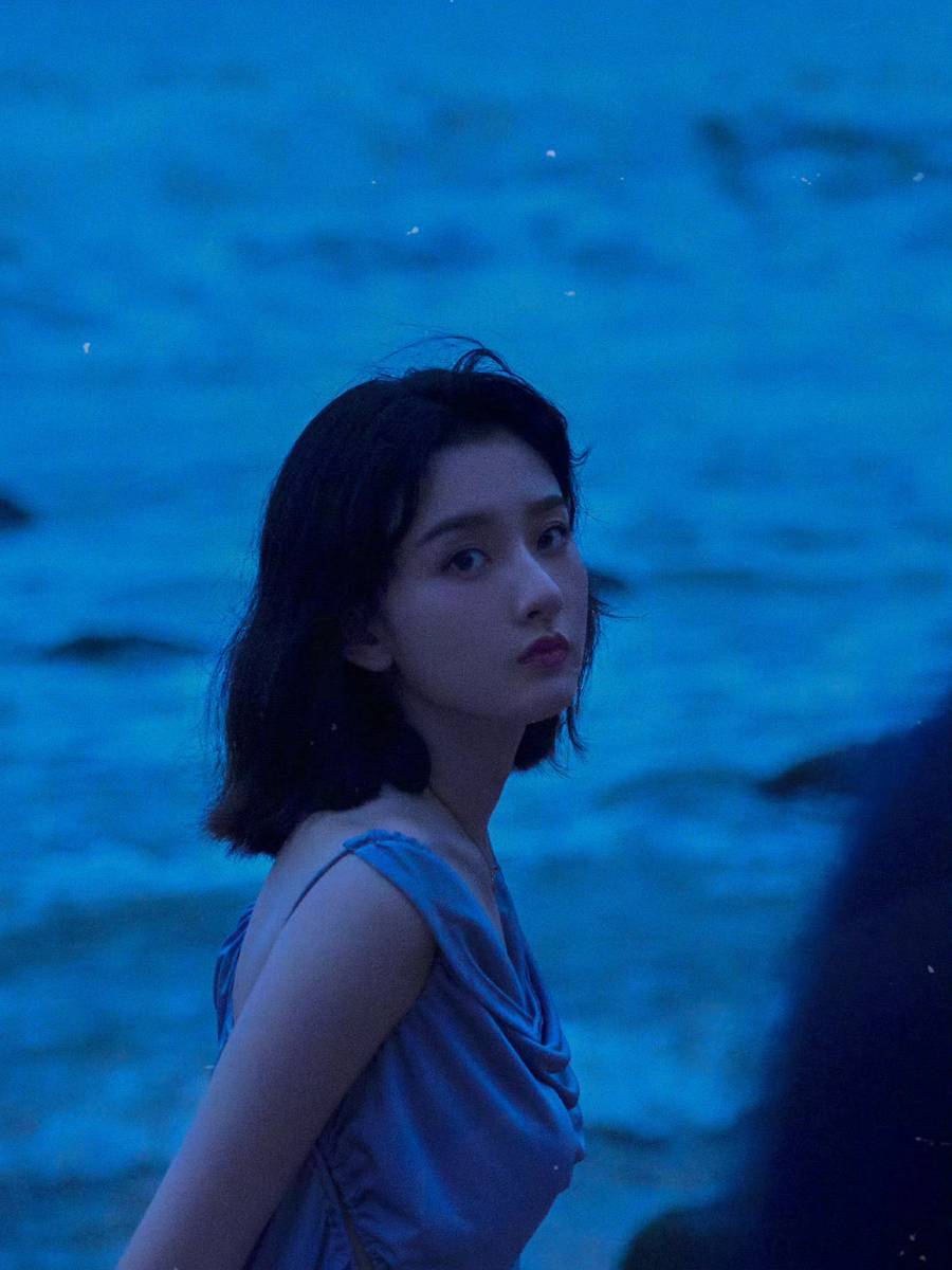宋祖儿剪利落短发低调出行 干练随性自带港风气质