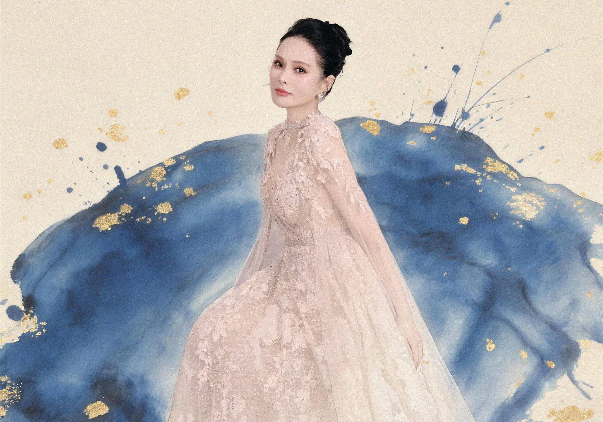 伊能静身着浅粉刺绣纱裙喜迎财神 气质凉爽又温婉