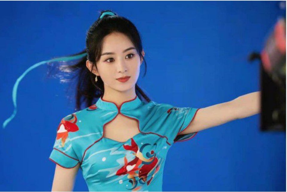 赵丽颖穿改良款旗袍超好看_穿着_广告_花絮