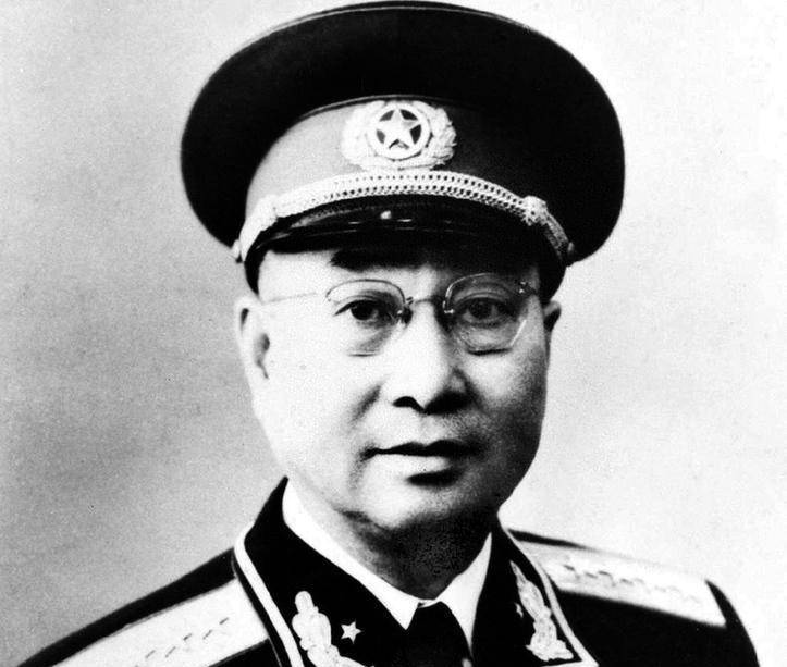 他是黄埔7期生,是长期在"蒋营"的16位卧底之一