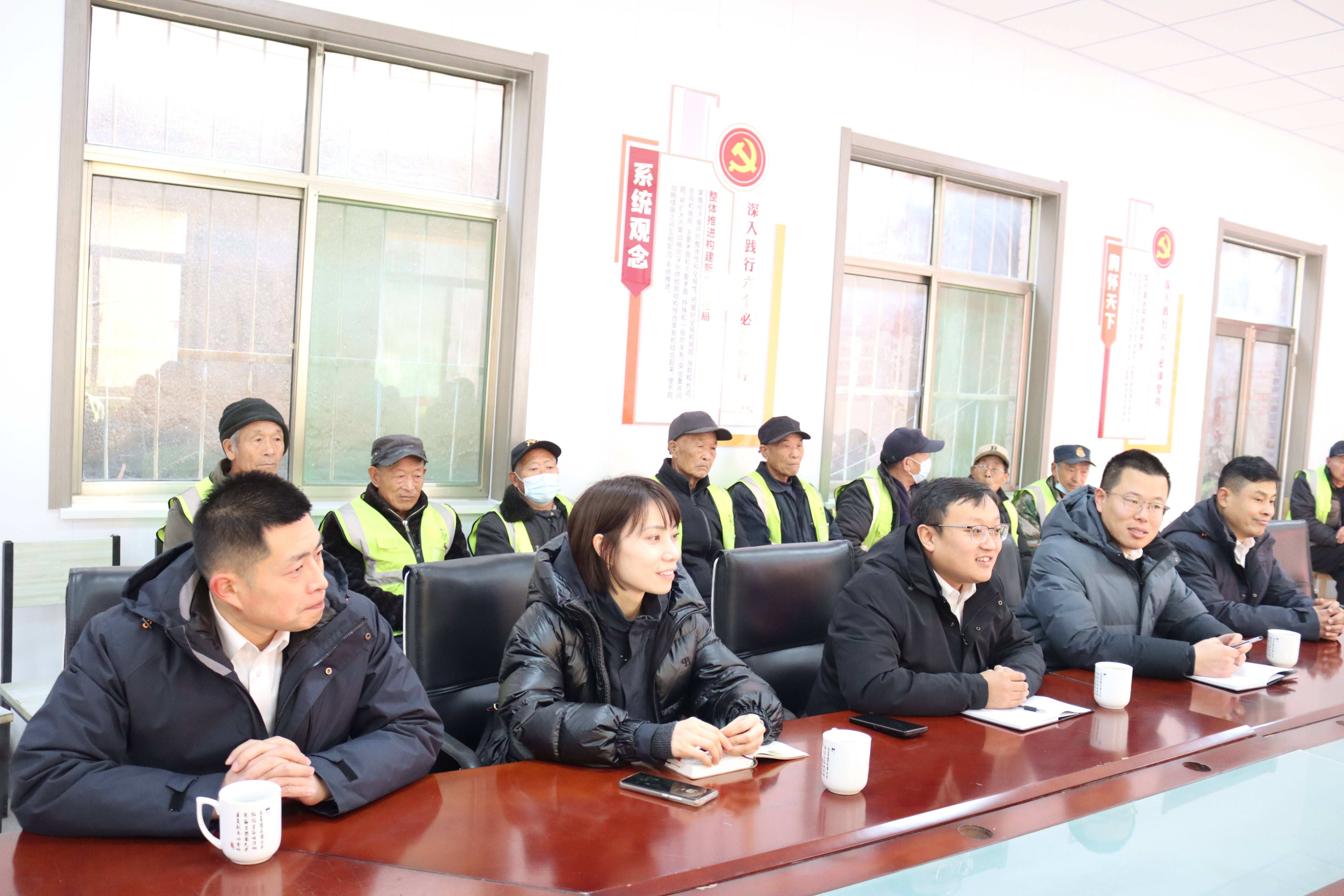 济南市长清区张夏街道靳庄村驻村第一书记携手爱心企业开展暖冬走访