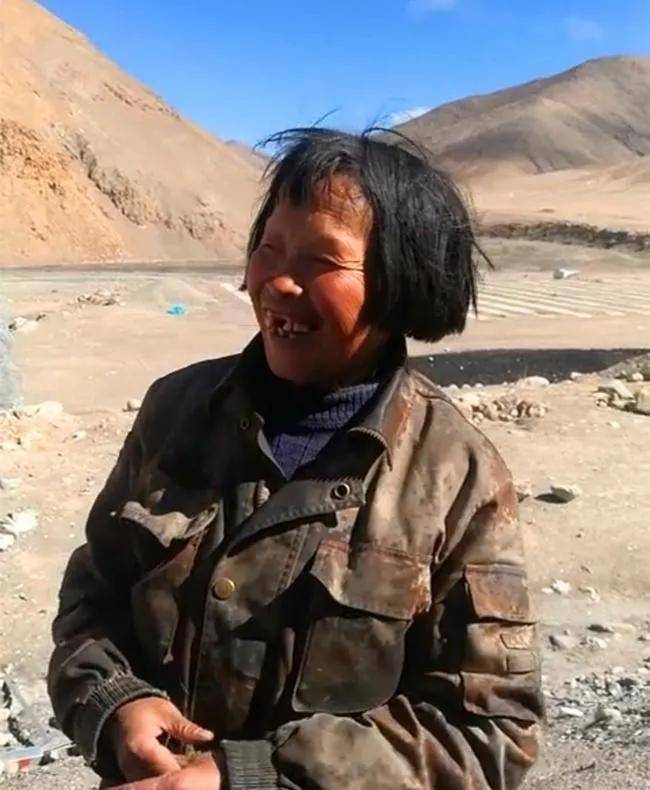 "昆仑女神"杨丽:独守深山20年,路人供她食物,军车路过也得敬礼_时候