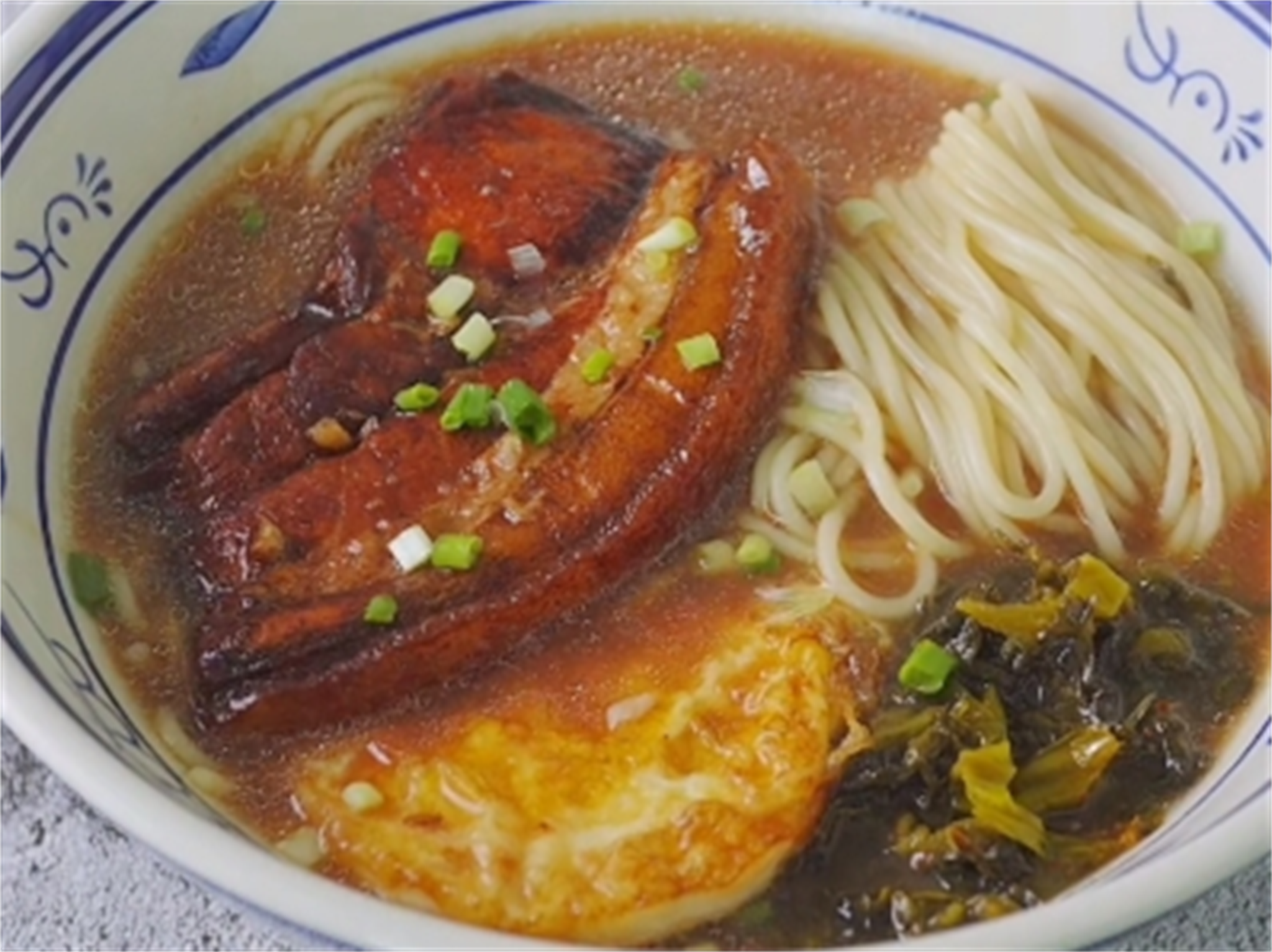 大肉面的做法:客家人啊天教你家庭版南京大肉面制作技巧!