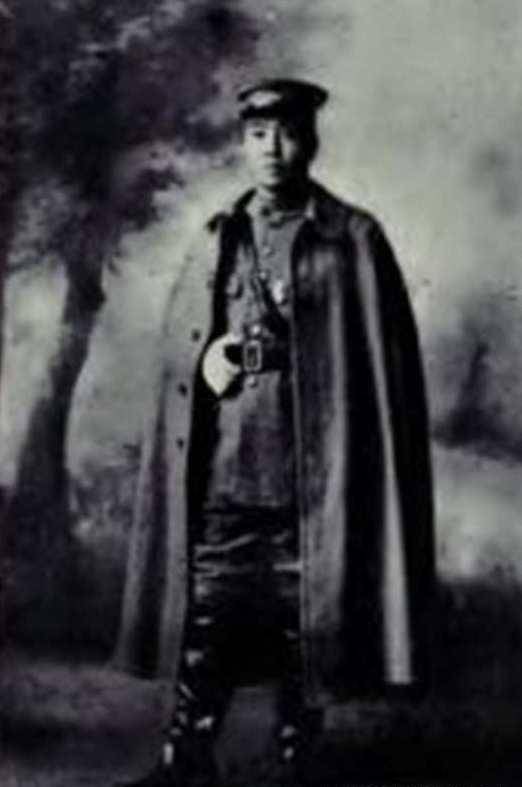 但是之后随着郭松龄失败,大家发现姜登选的墓地和棺