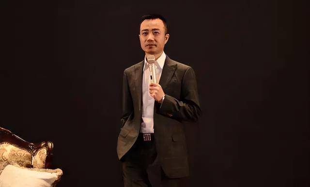 俞凌雄:被骗进传销反成骨干,忽悠国人赚数亿,移民享国宾级待遇