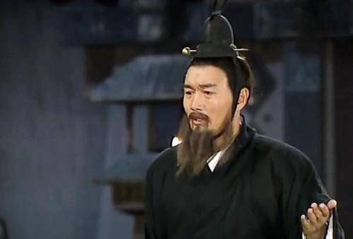 将军分肉忘给车夫,第二天车夫却把将军拉去敌营,从