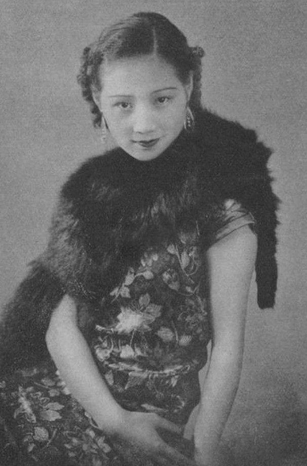 民国时期上海滩演艺圈号称四大美女,大家争睹风采,聚