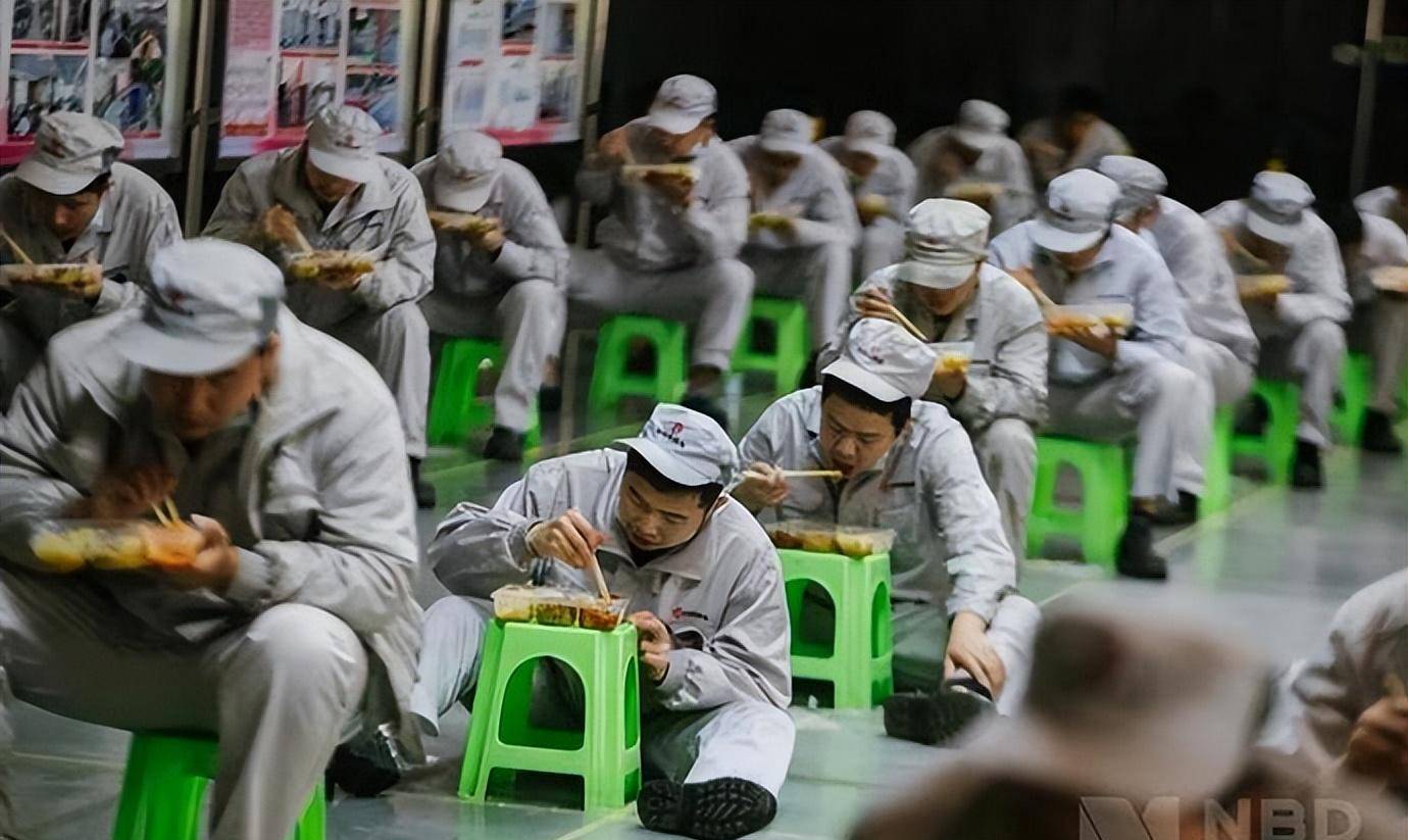 印度富士康的生活条件,比想象中还要糟糕_员工_厂区_宿舍