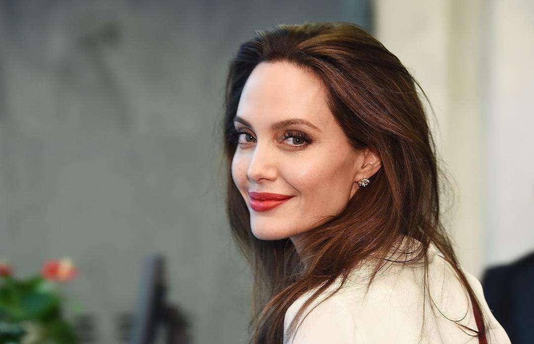 分开4年关系破冰,皮特探望孩子逗留2小时,朱莉:分开是正确的_生活