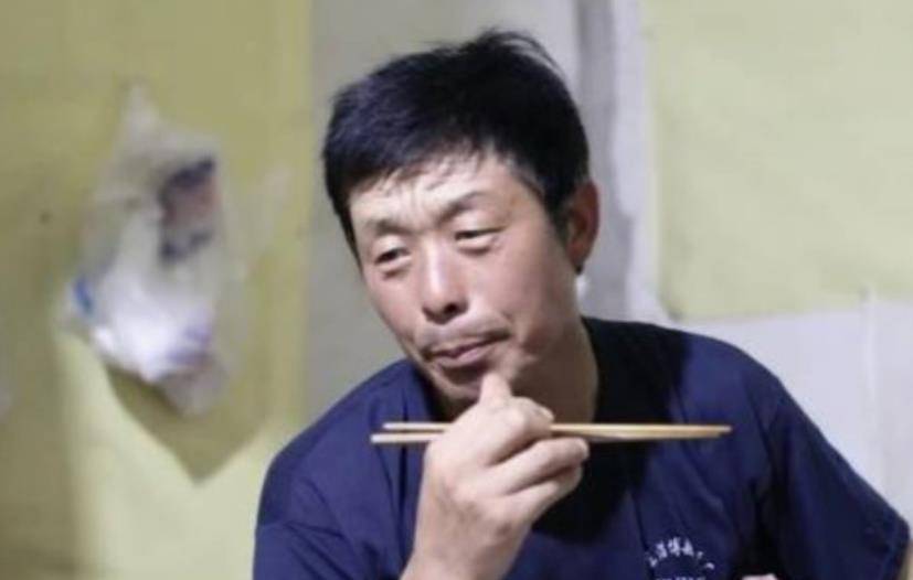 山東51歲大叔,瞞著妻子考上大學,畢業後卻無人聘用